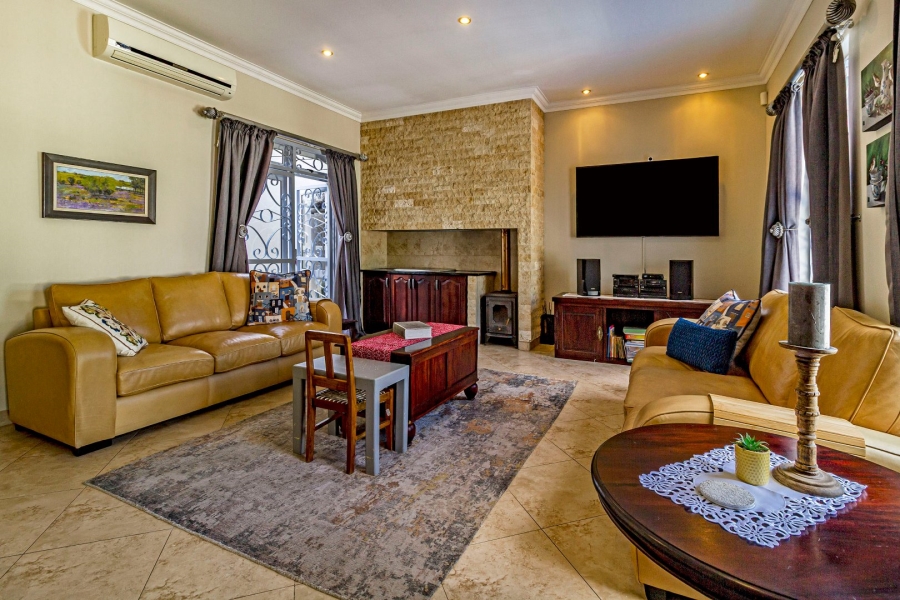 5 Bedroom Property for Sale in Golden Acre Western Cape